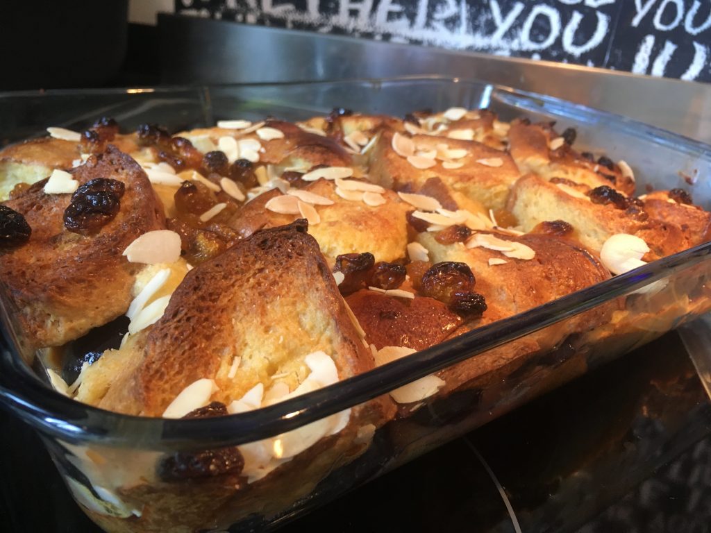 Österreichischer Semmelschmarren mit Apfel und Rosinen - Studentenbeisl